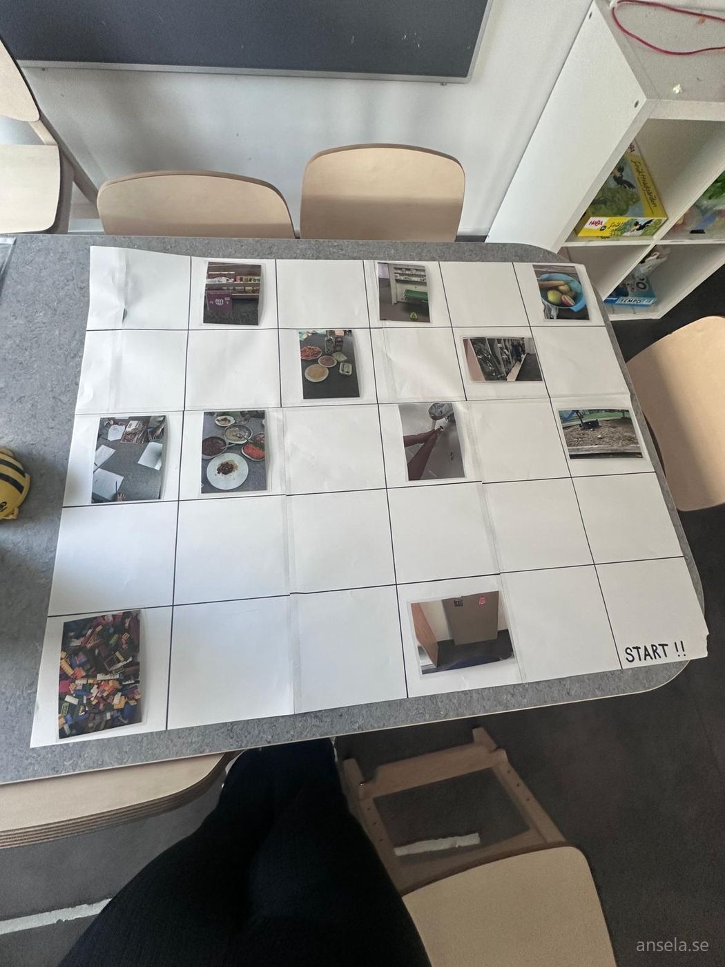 Egenskapat laminerat rutnät med fotografier för programmering med BeeBot